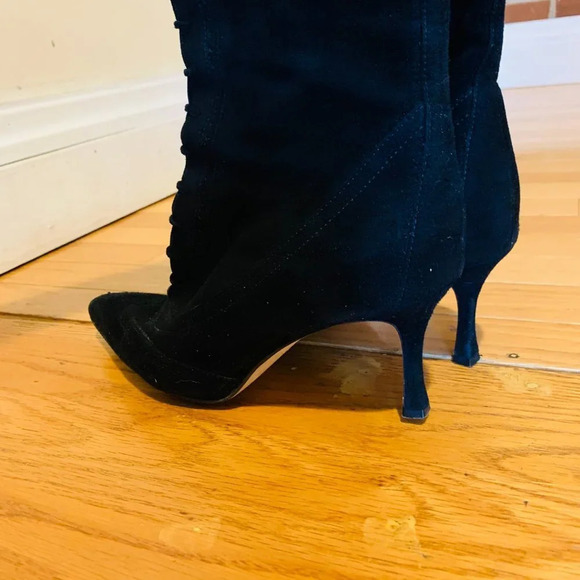 MANOLO BLAHNIK Black Suede Low Heel Boots EUR 39.5 $1695 - Picture 13 of 16